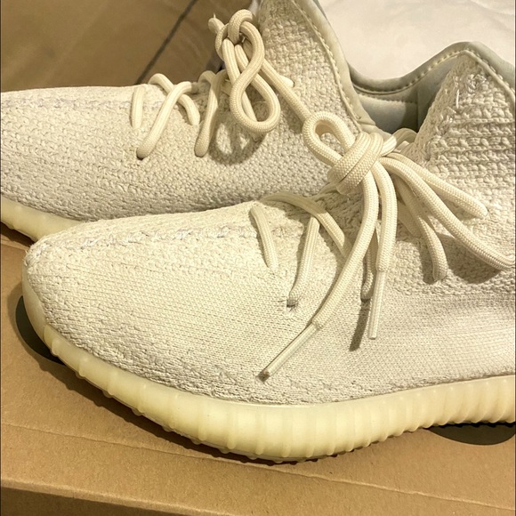 Yeezy Boost 350 V2 - Picture 1 of 3